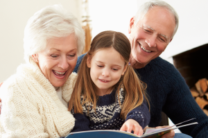 Co kupić na Dzień Babci i Dziadka? Prezentownik dla dziadków z okazji ich święta